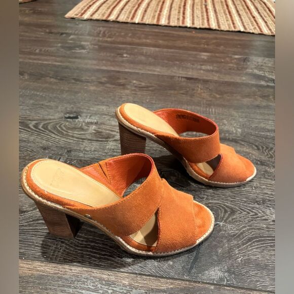 Ugg Celia chunky heel slip on shoes - Picture 3 of 8